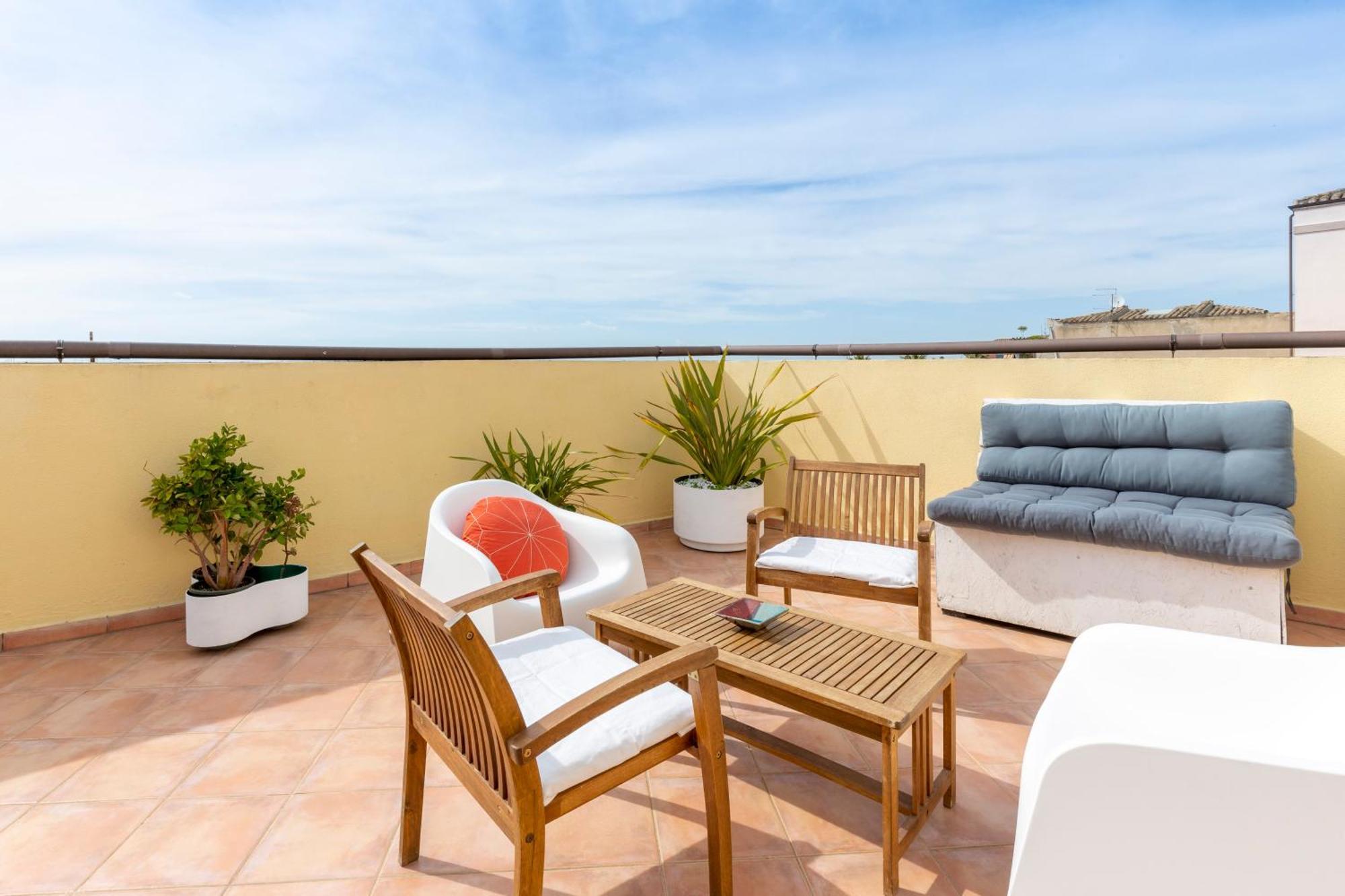 Castello Attic Sunset Terrace Apartment กาญารี ภายนอก รูปภาพ